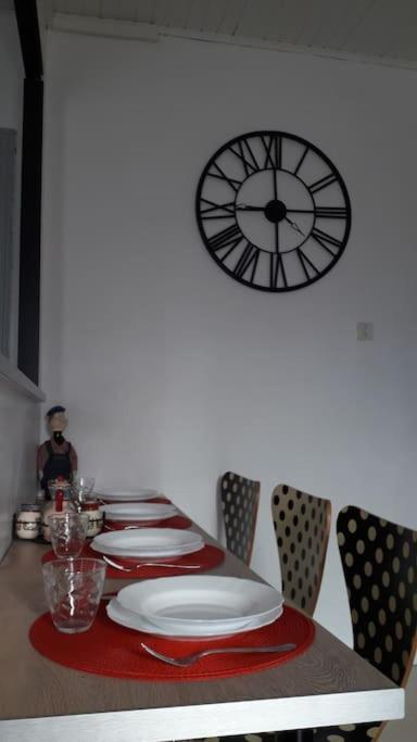 Bel Appartement Au Coeur De La Cite Medievale Sommières Buitenkant foto